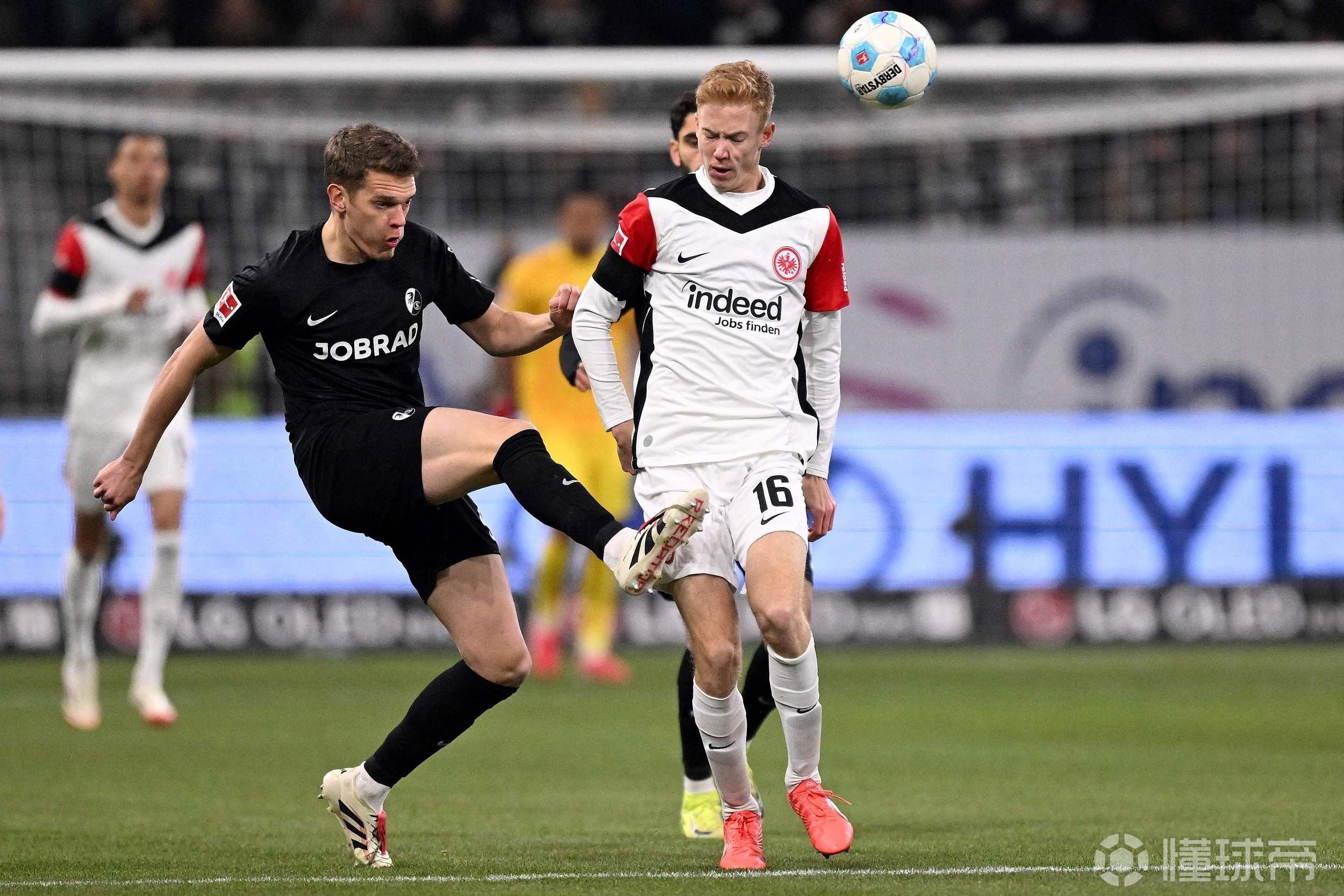 关于各路球队备受期待，欧国联赛场竞争激烈的信息