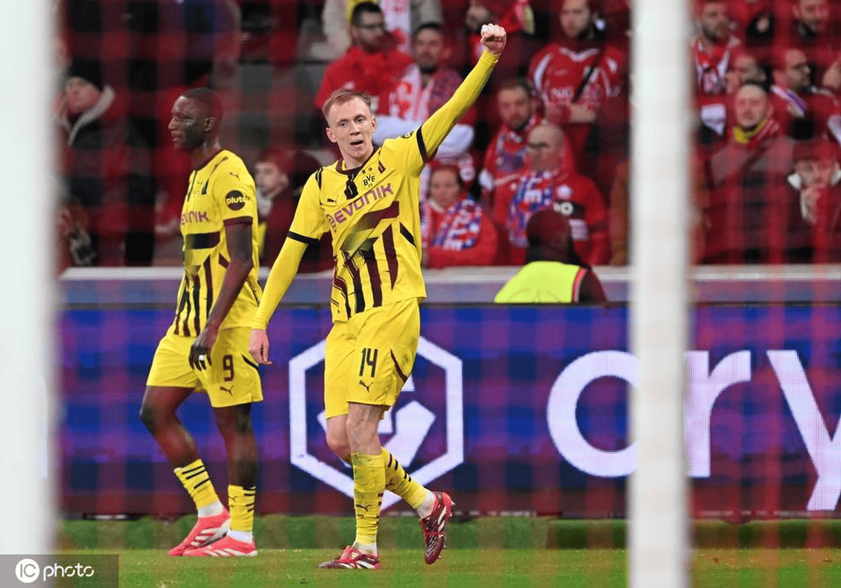 里尔大胜晋级，创造新的胜利传奇