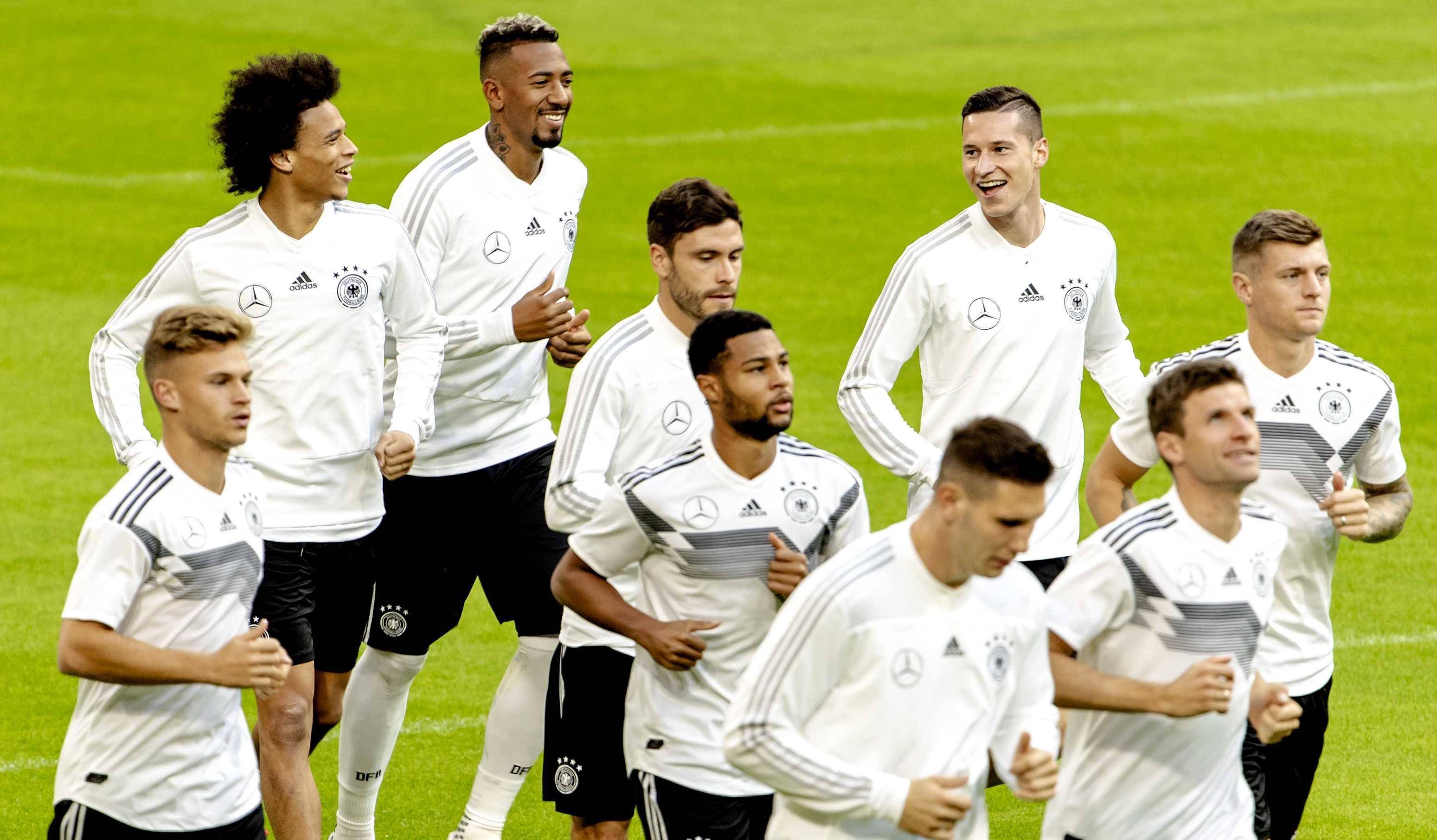 德国队与荷兰队在欧国联比赛中战平