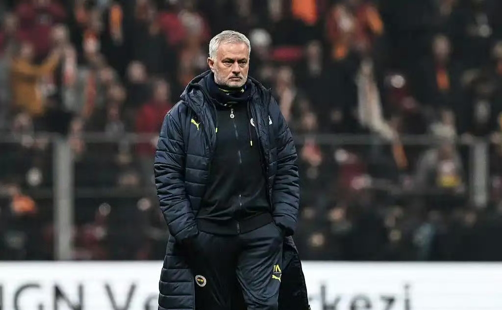 包含穆里尼奥调侃对手教练,表示自己绝不会对球员进行人身攻击的词条 包含穆里尼奥调侃对手教练,表示自己绝不会对球员进行人身攻击的词条