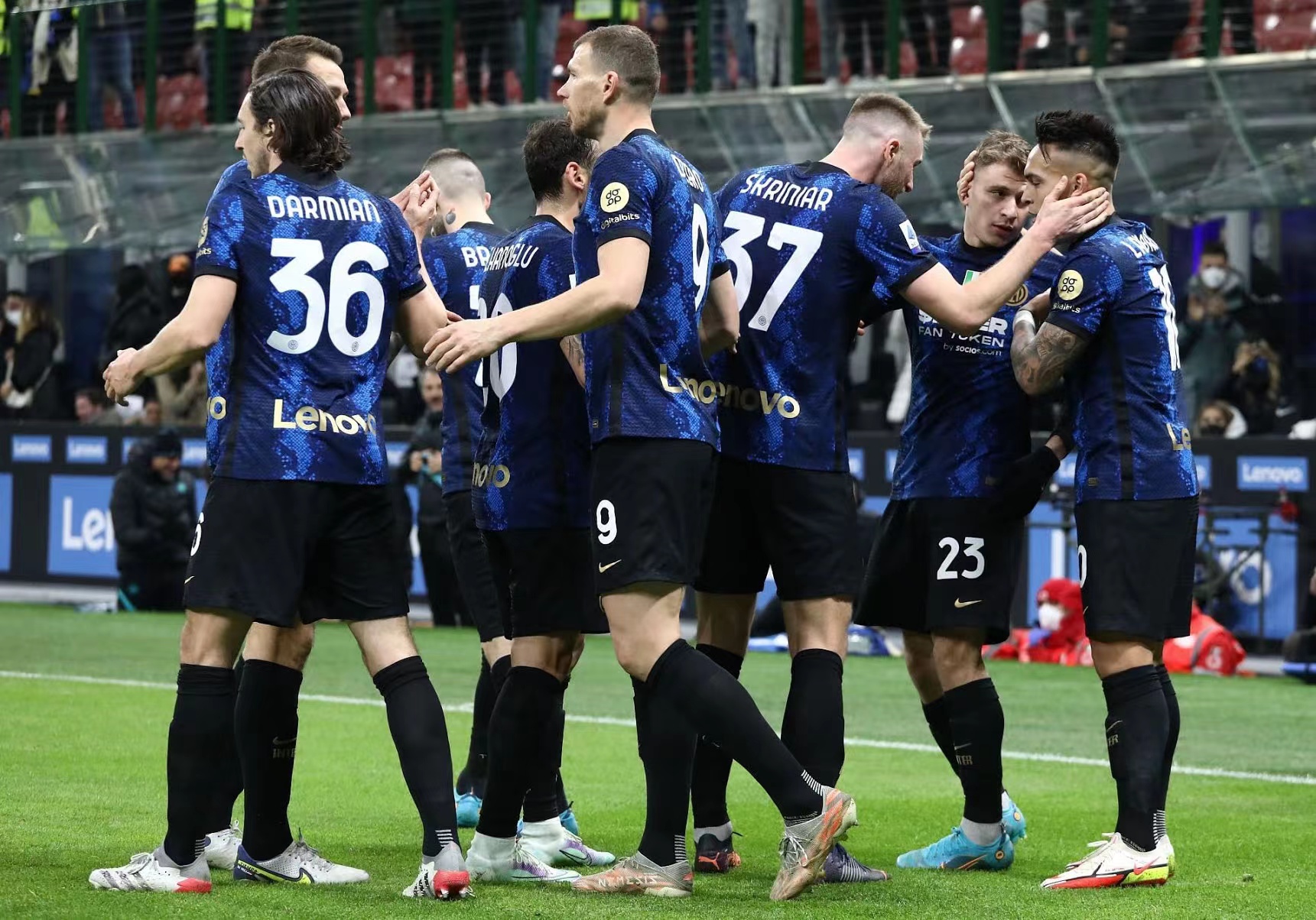 佛罗伦萨客场击败AC米兰,取得关键胜利 佛罗伦萨客场击败AC米兰,取得关键胜利