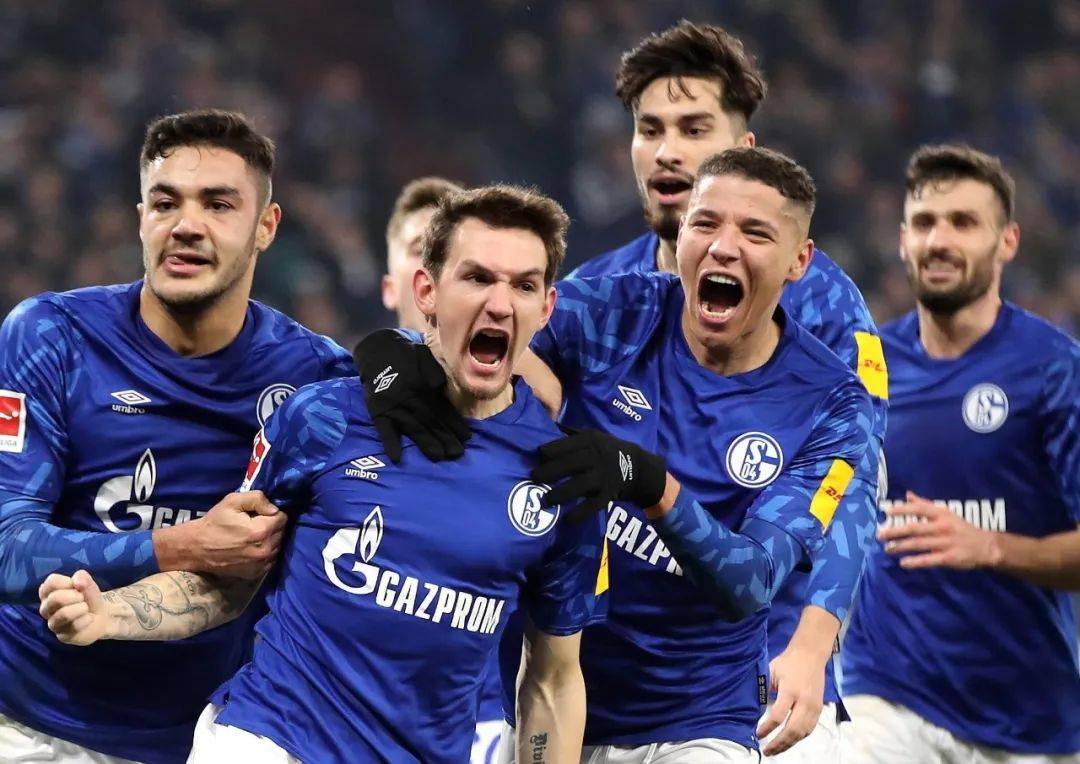 包含柏林赫塔主场力克多特蒙德，夺得胜利的词条